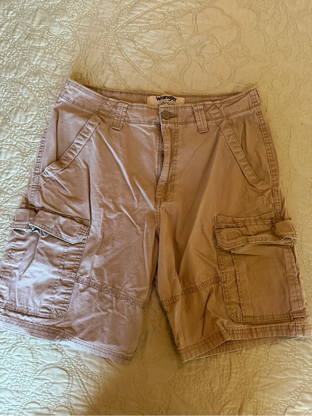 *Sold* Wrangler Authentics Men’s Khaki Cargo Shorts 32 Utility Y2K Gorpcore